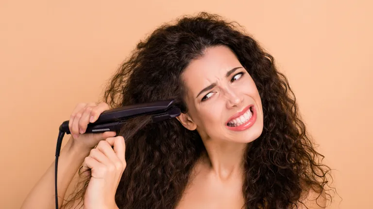 שלבים בביצוע החלקה טבעית ביתית ללא צורך במחליק: הדרך אל השיער שחלמת עליו